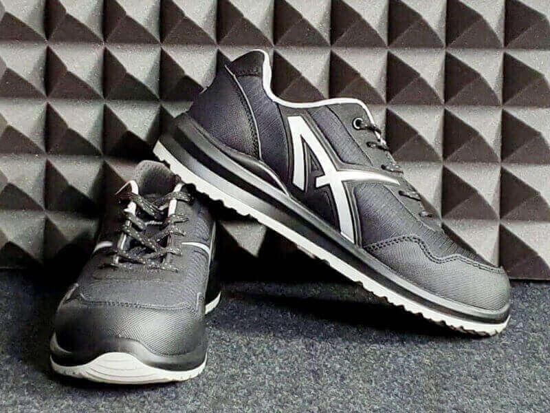 Darbo batai, tokie kaip sportbačiai