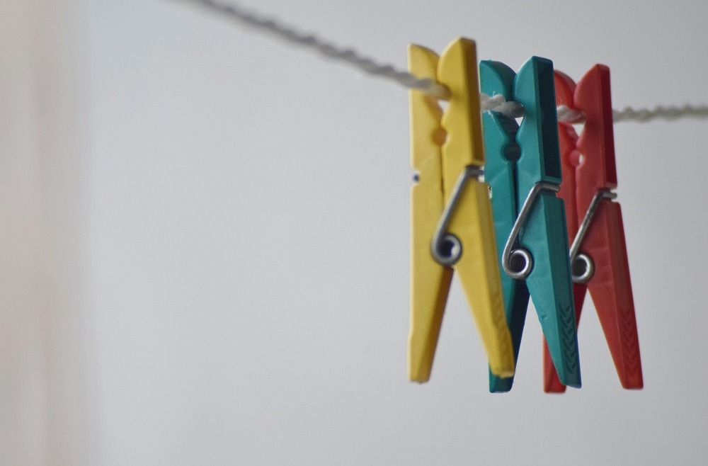 Kodėl marškinėliai skalbiant susitraukia?