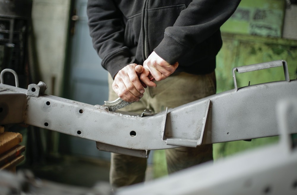 Kokias darbo kelnes reikėtų dėvėti vasarą?