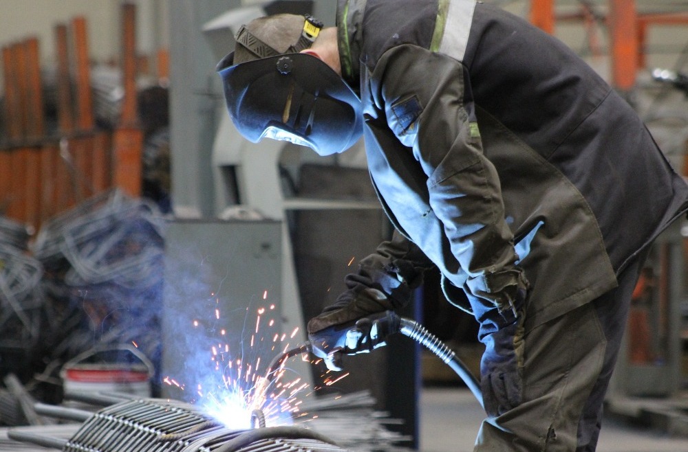 Geri, elektrostatiniai, ugniai atsparūs drabužiai yra būtini!