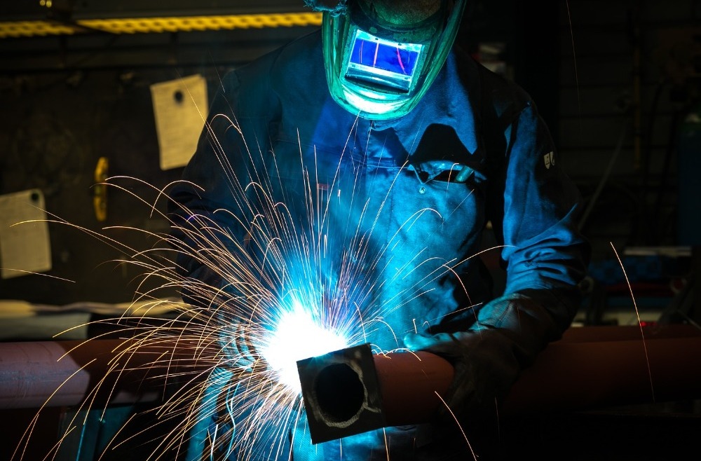 Naudinga informacija renkantis veido kaukę