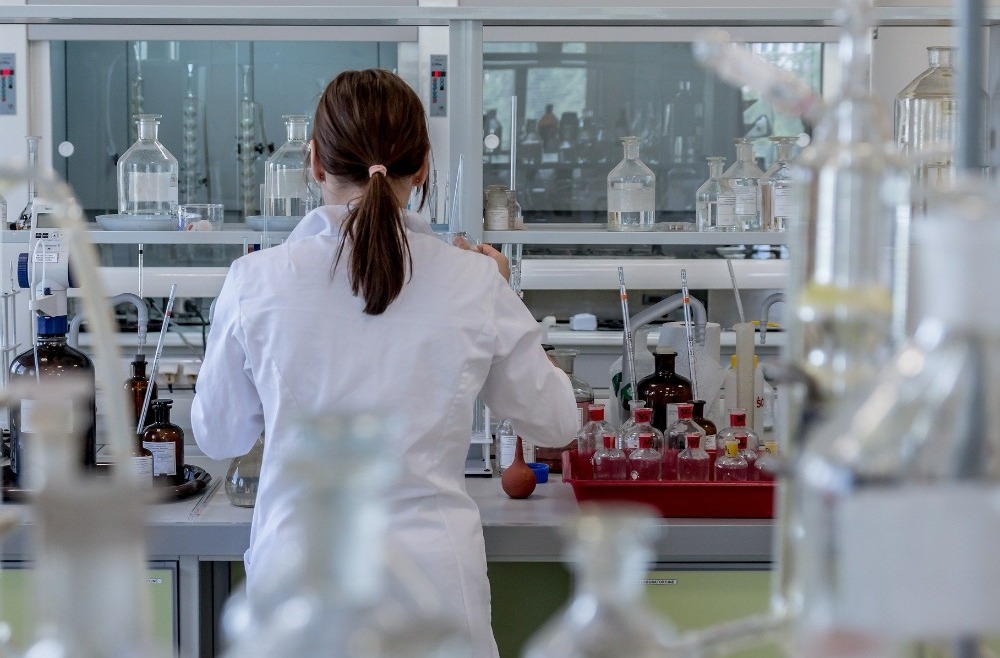 Kaip skaityti piktogramas ant chemikalams atsparių drabužių?