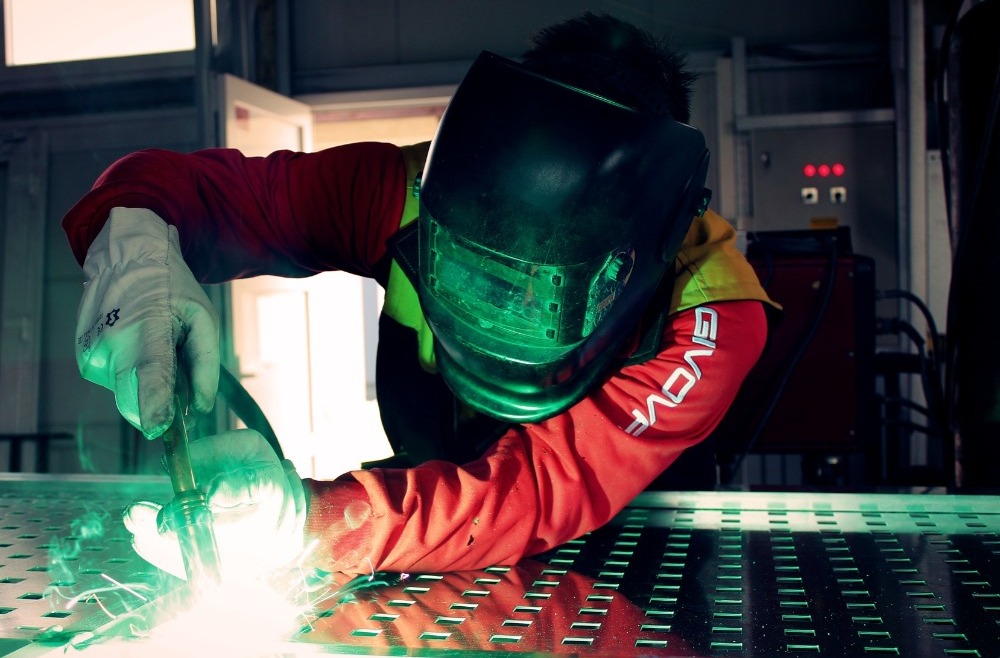 Kokius reikalavimus turi atitikti suvirintojo darbo drabužiai?