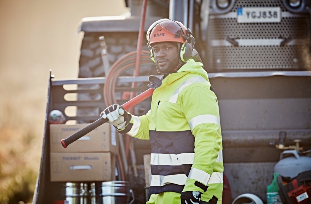 Apsauginių šalmų ir akių bei veido apsaugos priemonių tinkamumo sprogimo pavojaus zonose įvertinimas